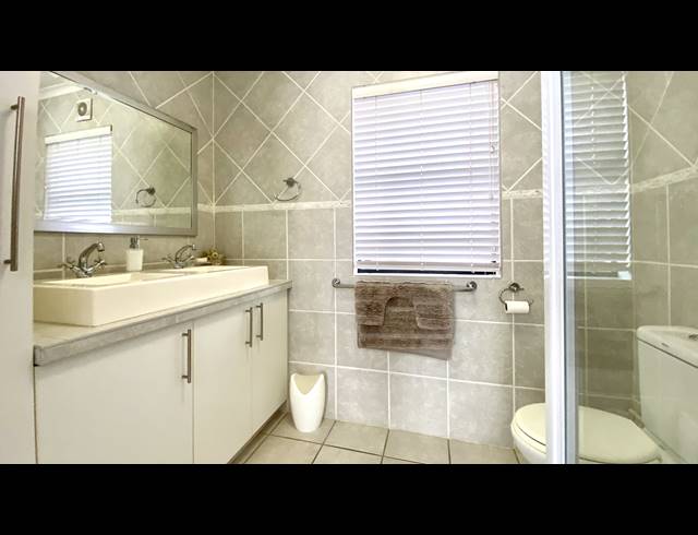 6 BEDROOM HOUSE FOR SALE IN DWARSKERSBOS